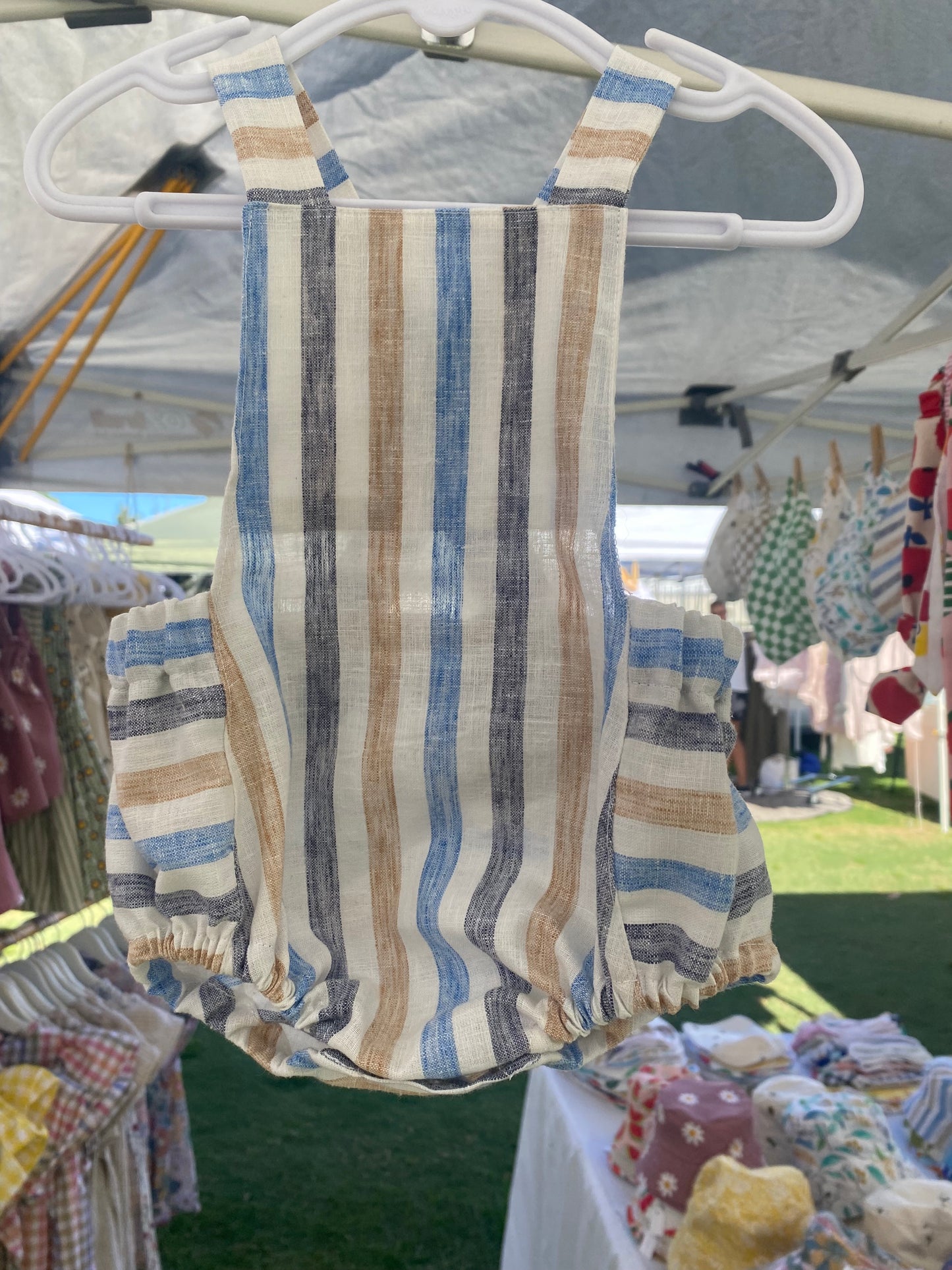 Bucket hat white, camel and blue stripe