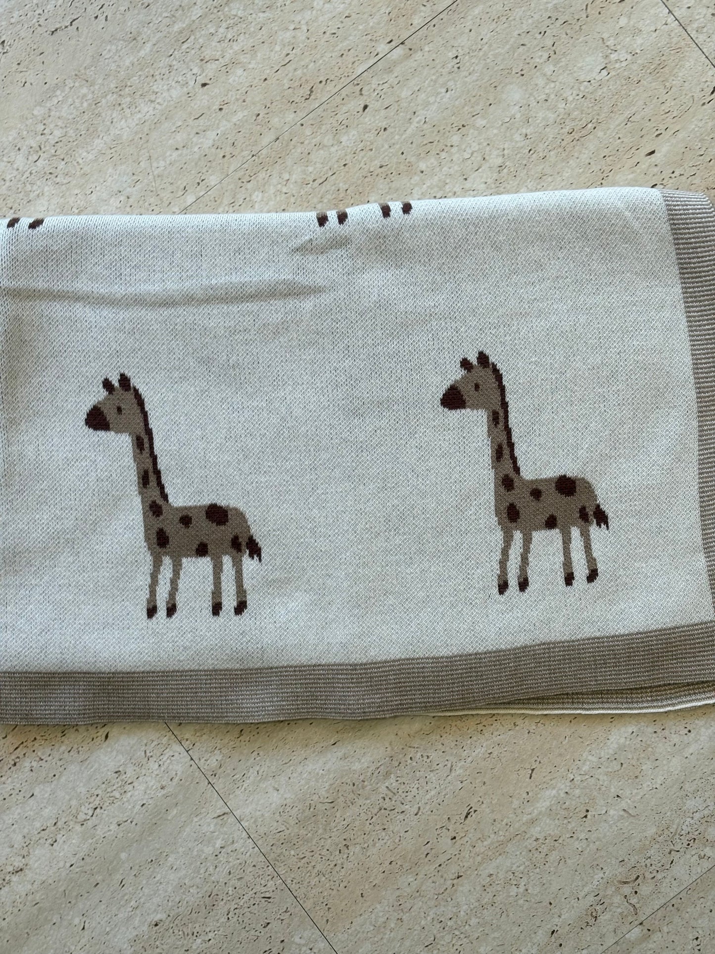 Giraffe blanket cream