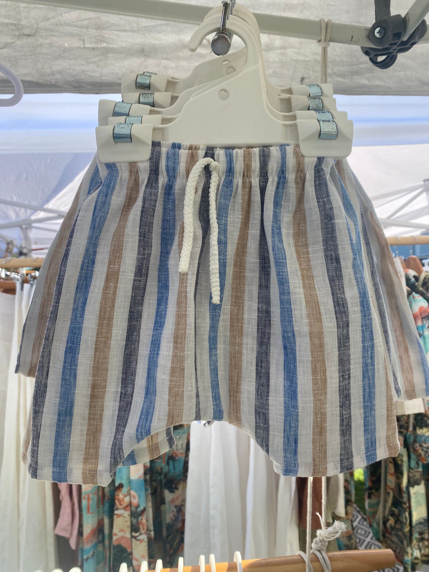 Bucket hat white, camel and blue stripe