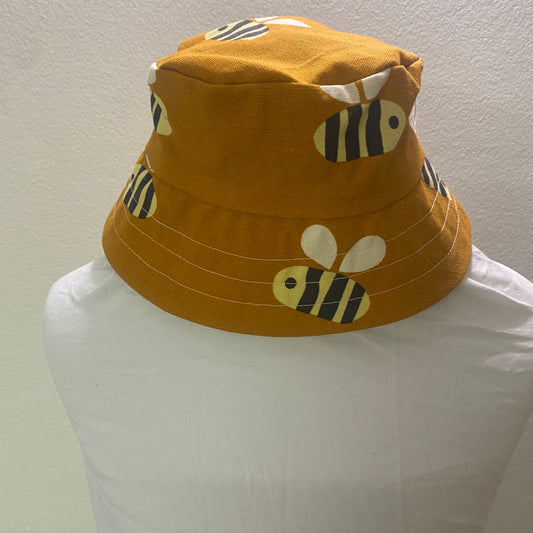 Bucket hat bee