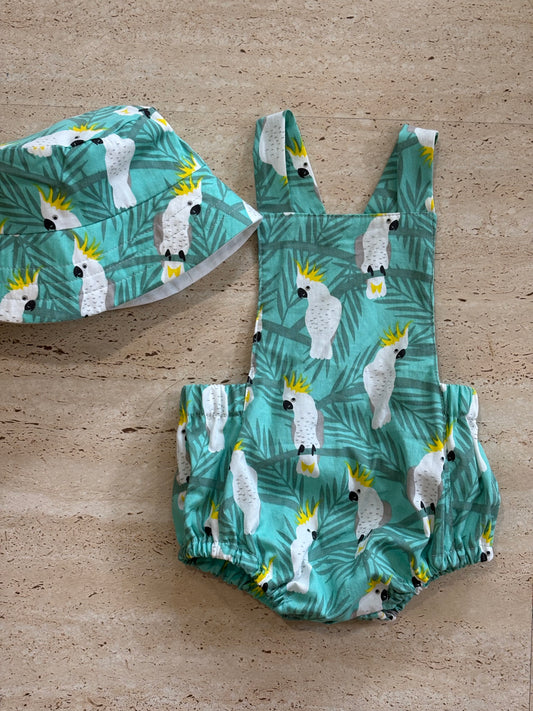 Romper cockatoo and bucket hat