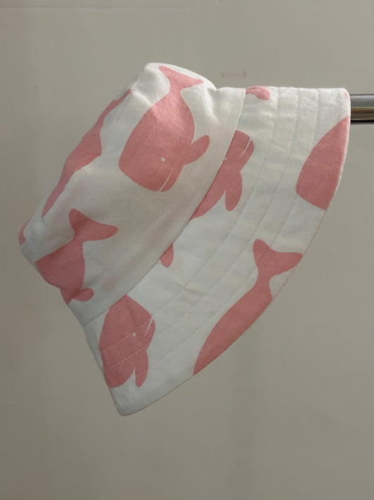 Bucket hat white and pink whale