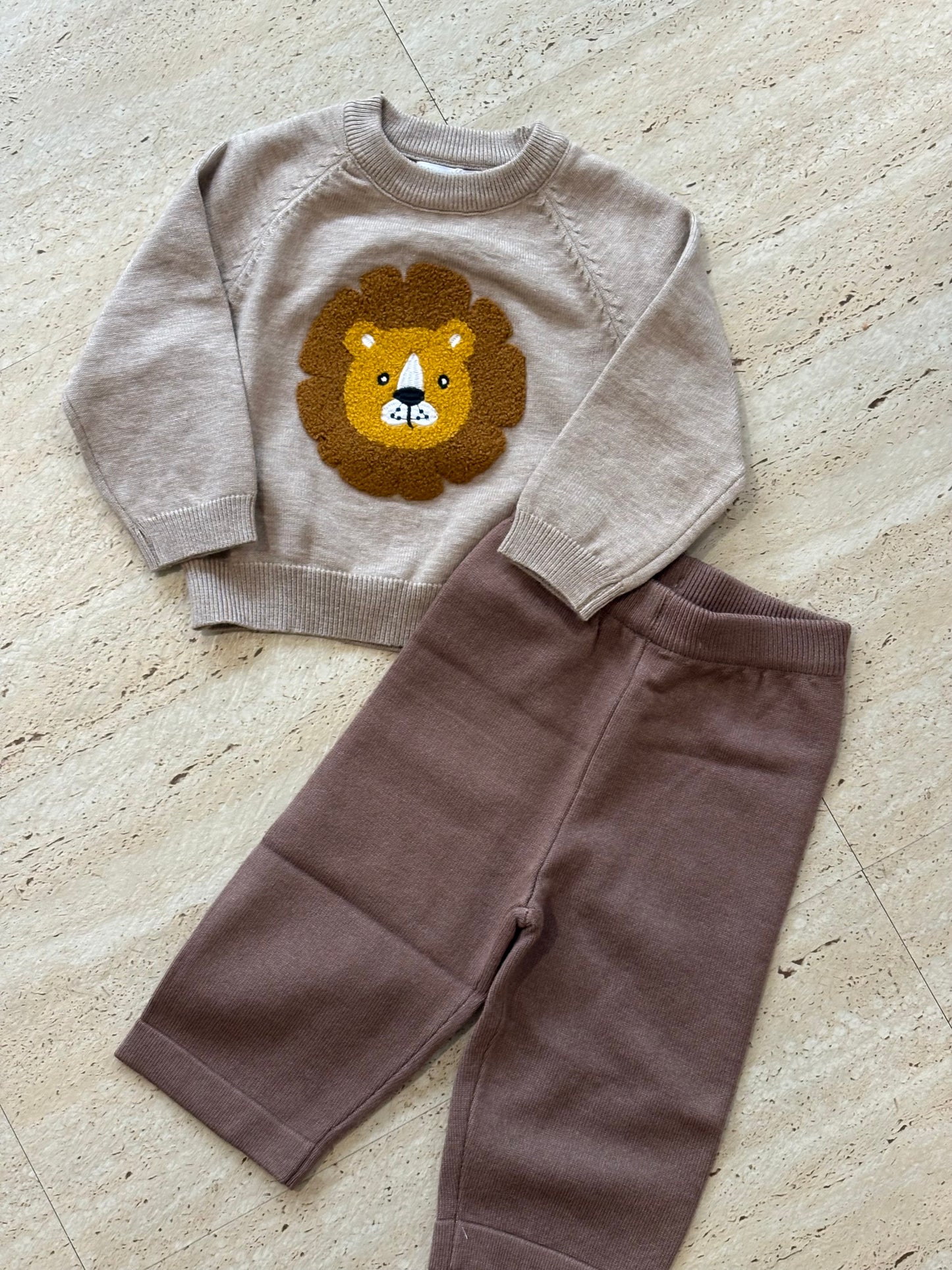 Lion two piece